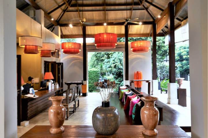 Entrance & Lobby