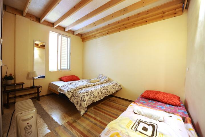 Room 10 of 65