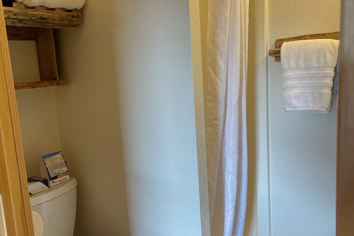 Room 102 of 154