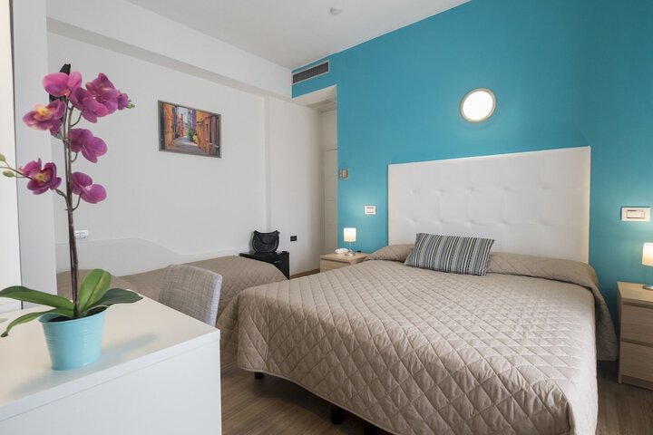Room 10 of 37