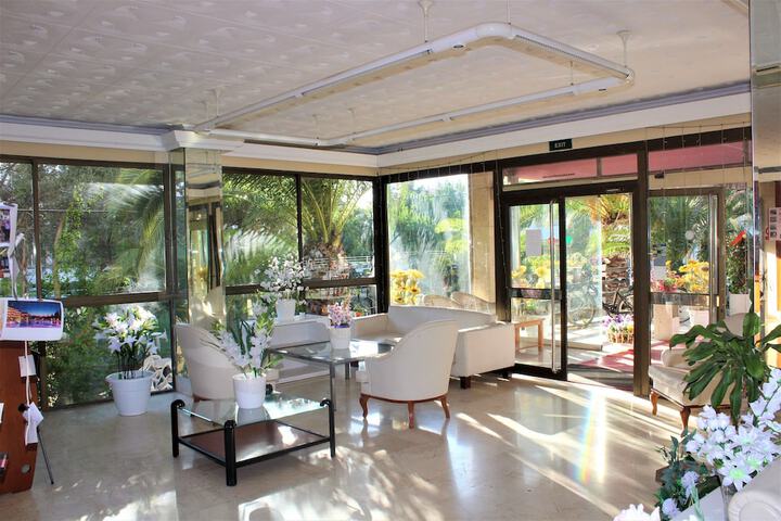 Entrance & Lobby