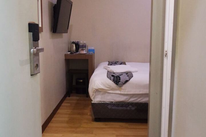 Room 5 of 23