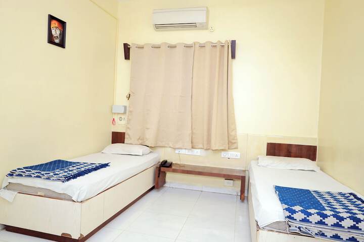 Room 12 of 20