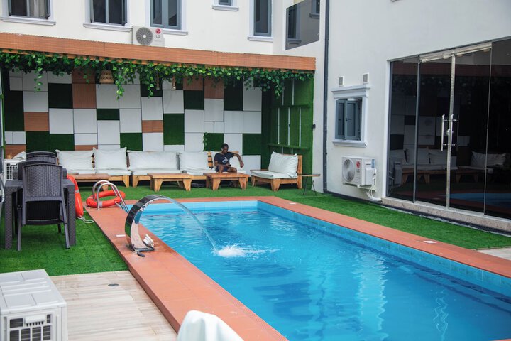 Pool 19 of 39