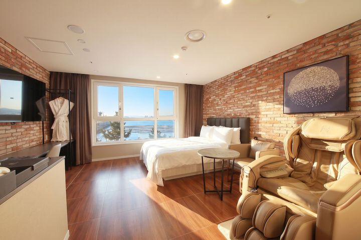Room 82 of 140
