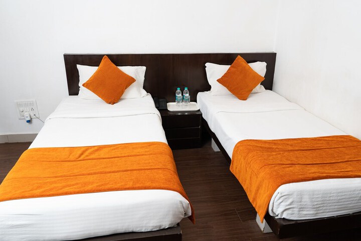 Room 4 of 40