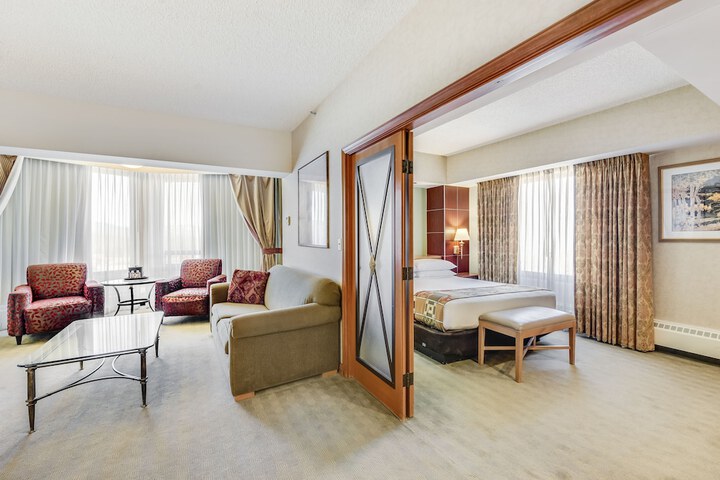 1 King Bed (6 of 19)