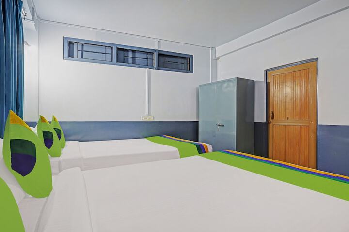 Room 32 of 38