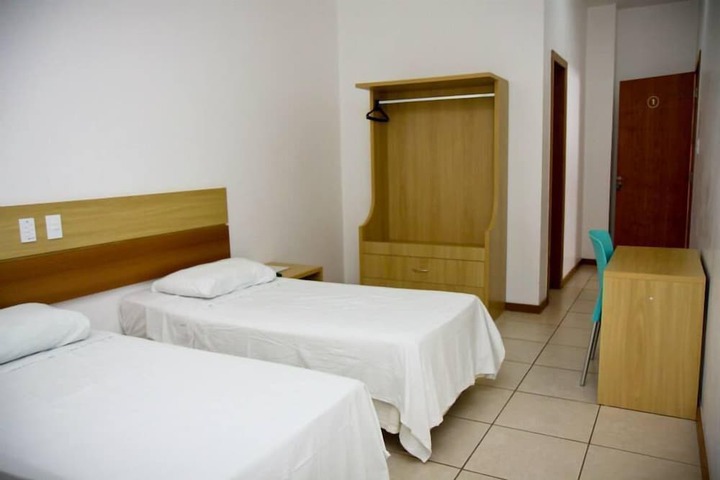 Room 10 of 16