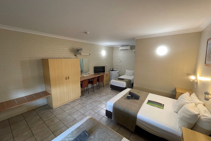 Room 4 of 43