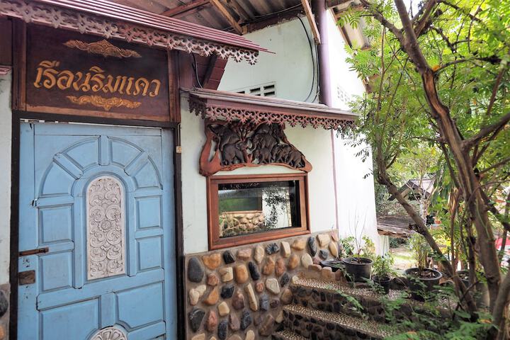 Ruenrimkwai Resort in Sai Yok