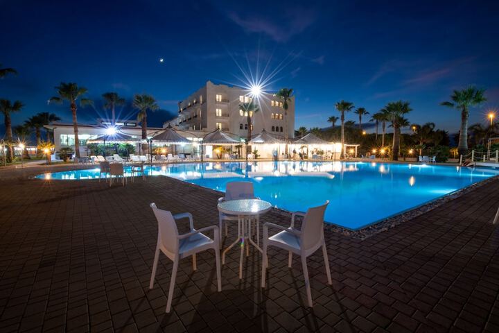 Hotel Pool