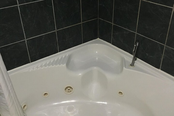 Hot Tub 55 of 79
