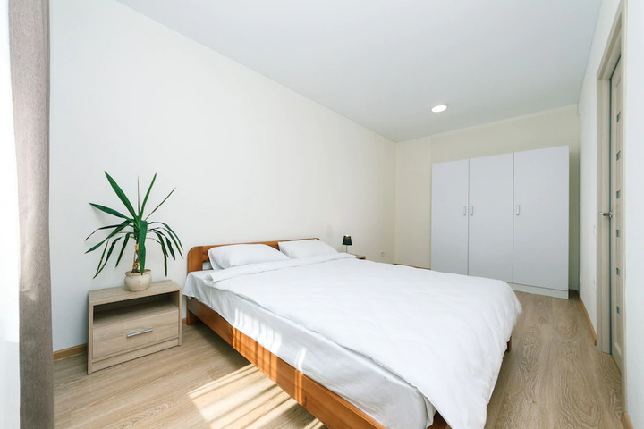 Room 2 of 10