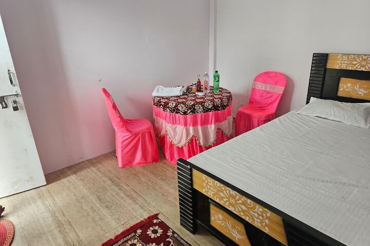 Room 12 of 37