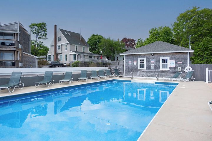 Pool 85 of 127