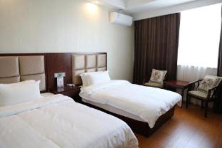 Room 7 of 8