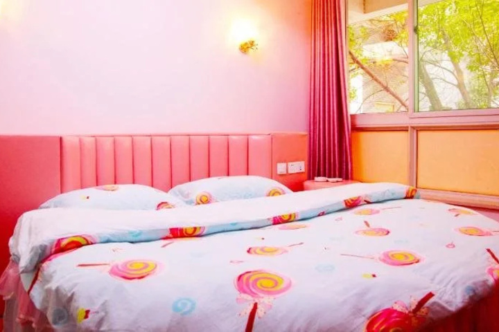Room 4 of 14
