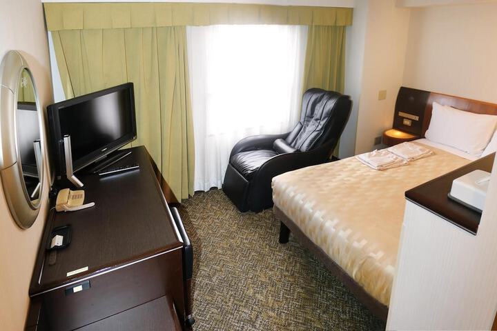 Room 26 of 103