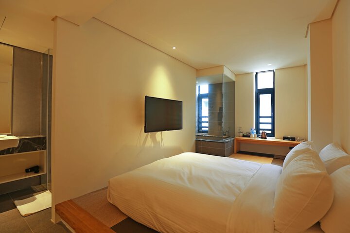 Room 10 of 41