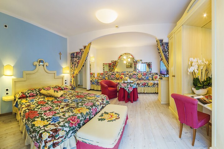 Room 12 of 51