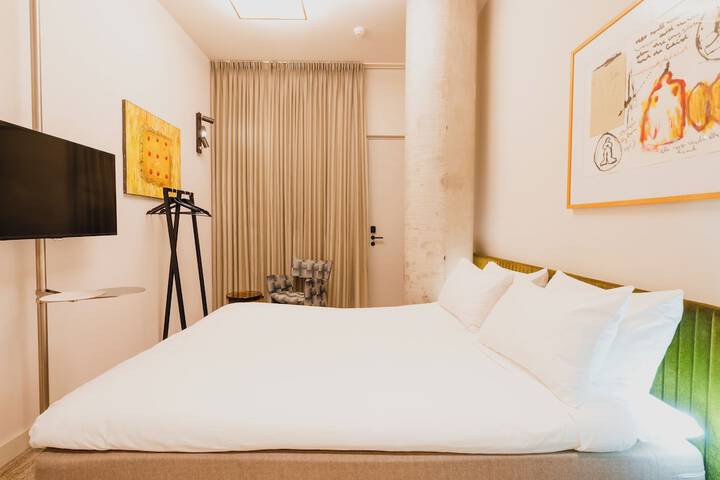 Room 42 of 115