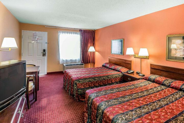 2 Double Beds (8 of 14)