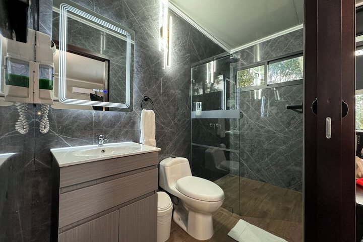 Room 27 of 39