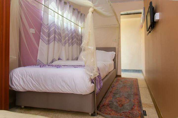 Room 33 of 163