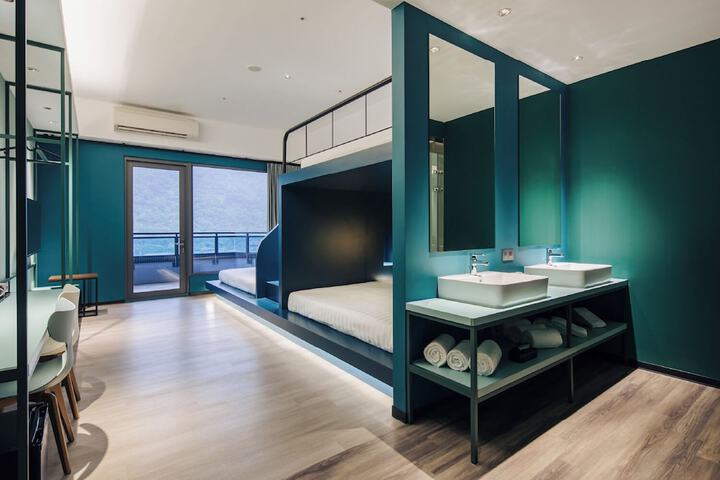 Room 11 of 24