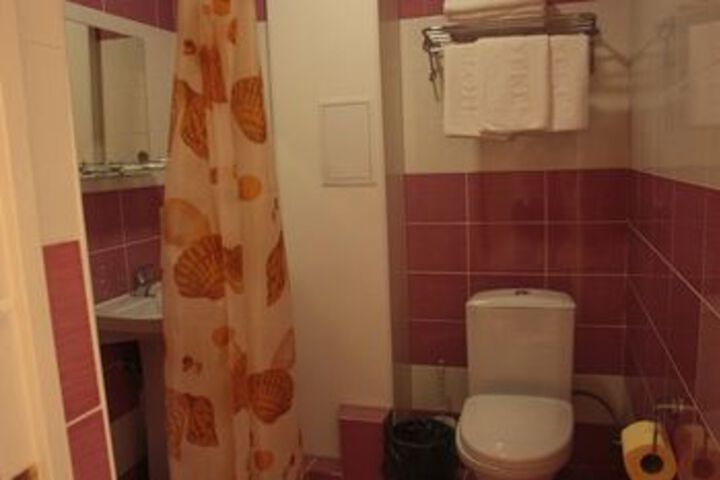 Room 30 of 176