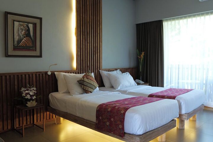 Room 10 of 32