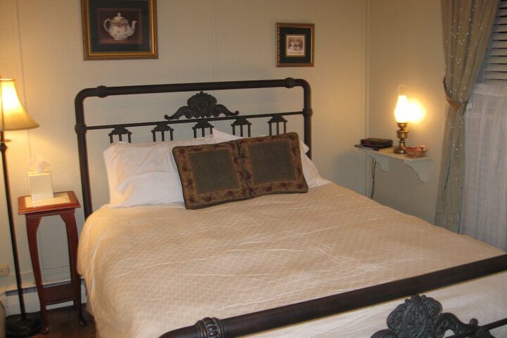 Room 2 of 16