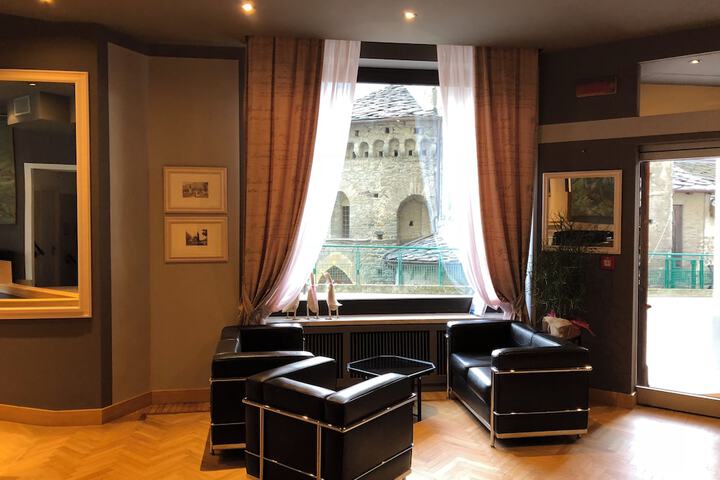 Entrance & Lobby
