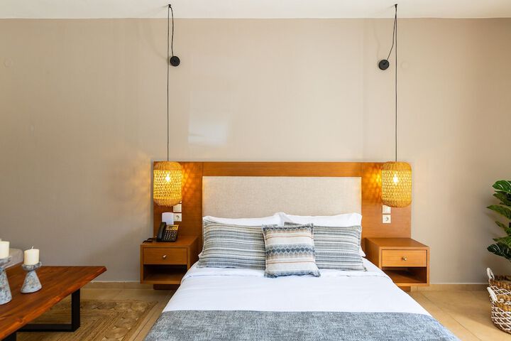 Room 16 of 102