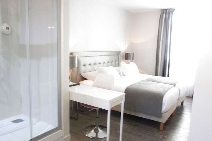 Room 28 of 46