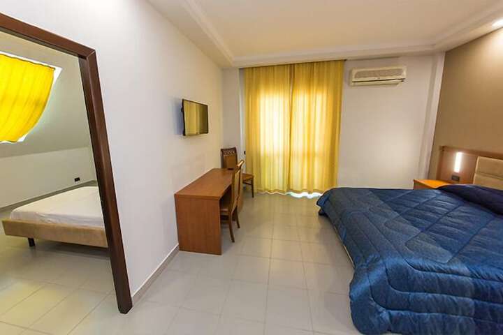 Room 9 of 50