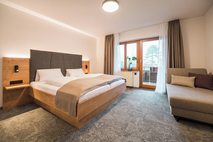 Room 4 of 16