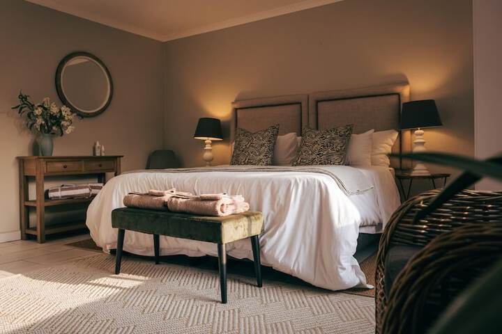 Room 44 of 242
