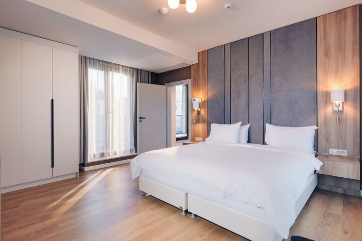 Room 4 of 14