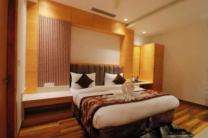 Room 5 of 8