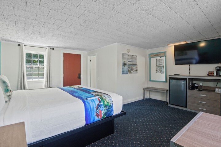 Room 13 of 37