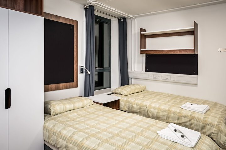 Room 30 of 83
