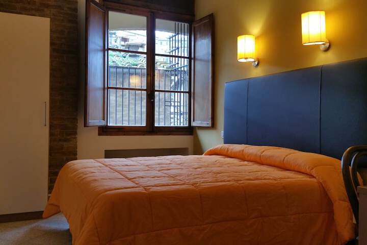 Room 8 of 38