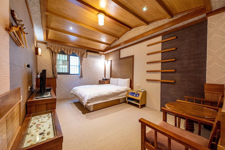 Room 33 of 65