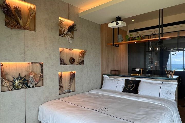 Room 93 of 147