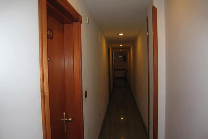Room 12 of 37