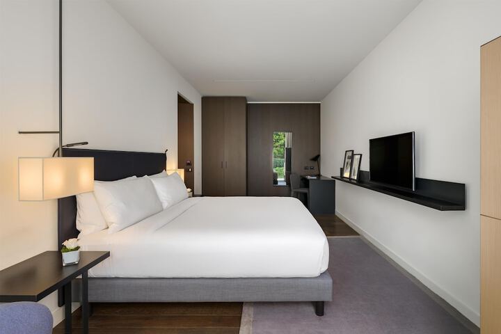 Room 47 of 213
