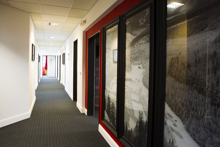 Ballroom/Hall 11 of 14