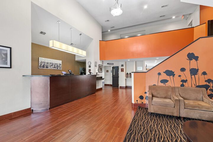 Entrance & Lobby